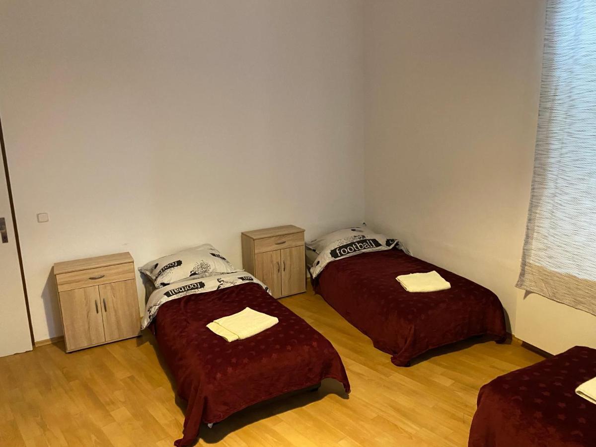 Apartments Tomkova Hradec Králové Esterno foto
