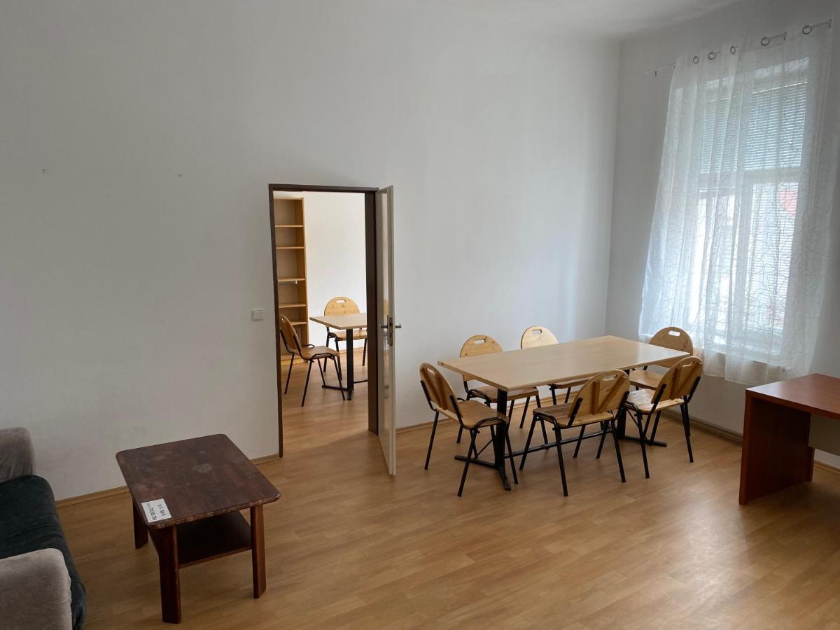 Apartments Tomkova Hradec Králové Esterno foto